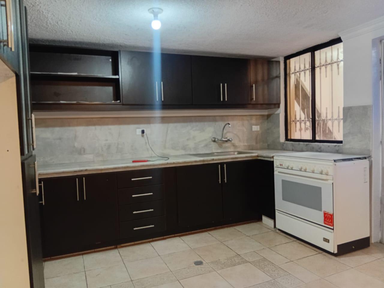 Casa en Venta en Mitad del Mundo  Urbanización Ciudad del SOL I