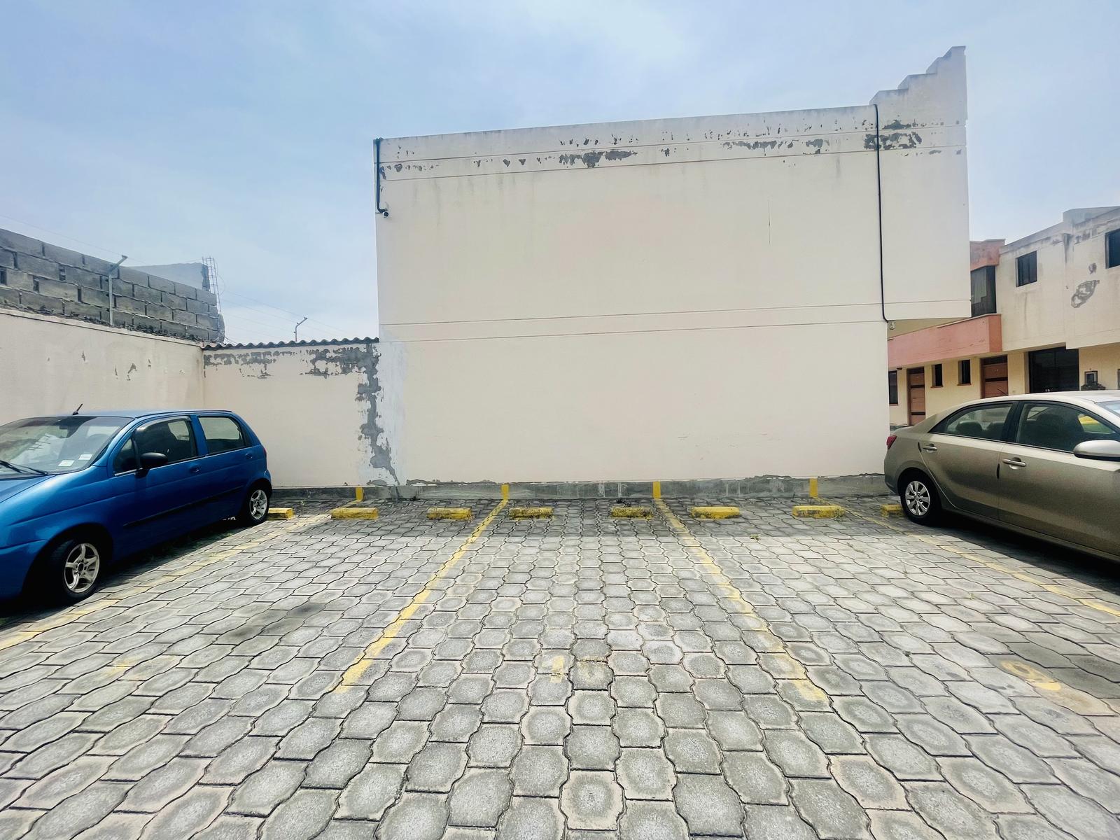 House for Sale in Calderón Sector, Zabala 99m2 2