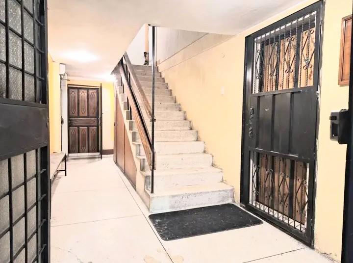 LIEUTENANT HUGO ORTIZ AVENUE - SELLS GROUND FLOOR APARTMENT WITH 3 BEDROOMS 2