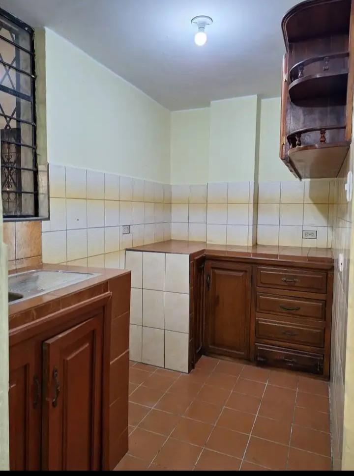 LIEUTENANT HUGO ORTIZ AVENUE - SELLS GROUND FLOOR APARTMENT WITH 3 BEDROOMS 3