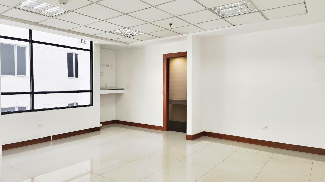 Oficina en alquiler en Pichincha | Quito | La Coruña, OFICINA EN RENTA 103 M2 2 PARQ LA CORUÑA Y ORELLANA, 103 m²
