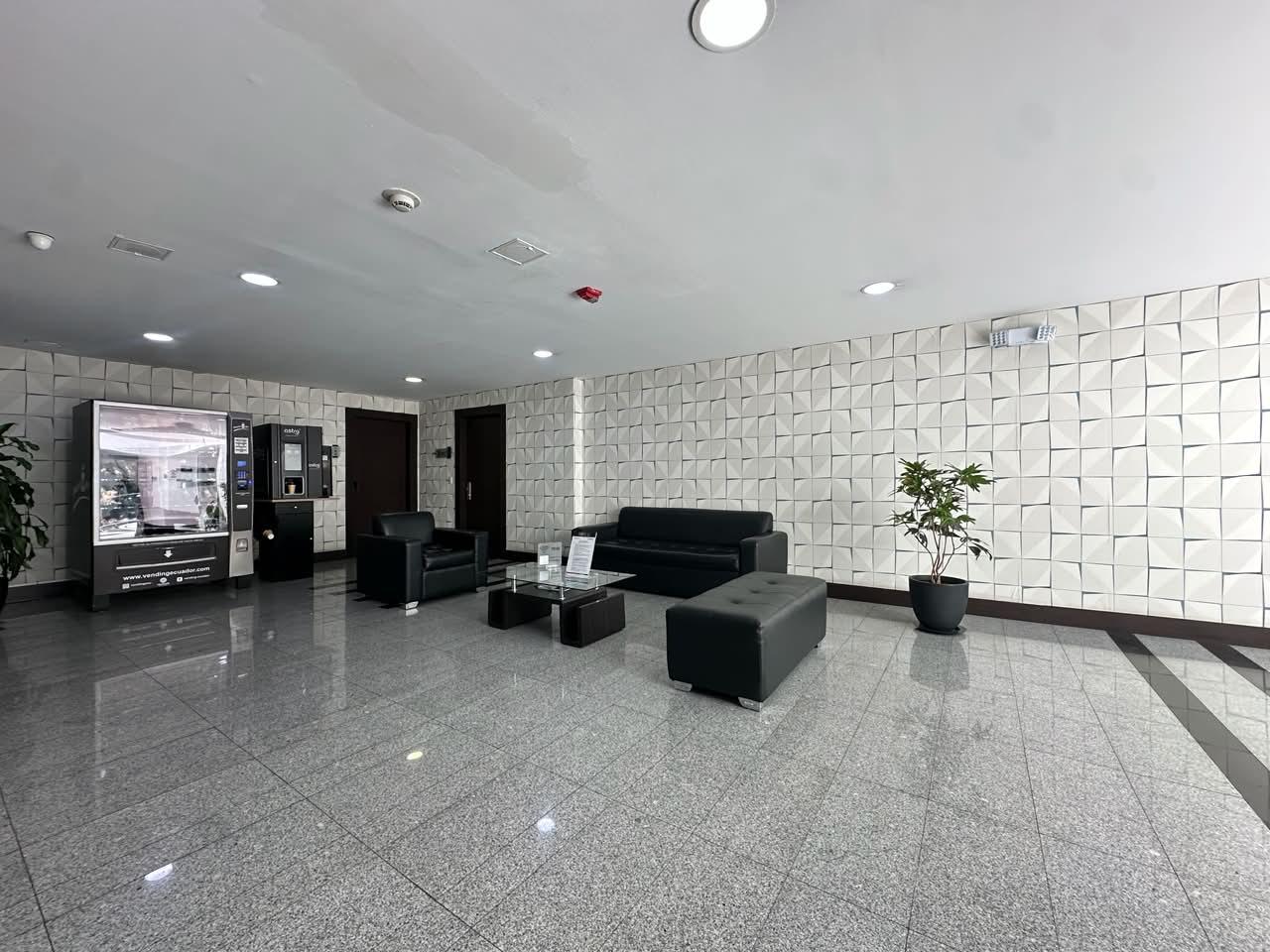 Office for Rent Corporate Building Av. 12 de Octubre and Colón, 49m2 single space 3