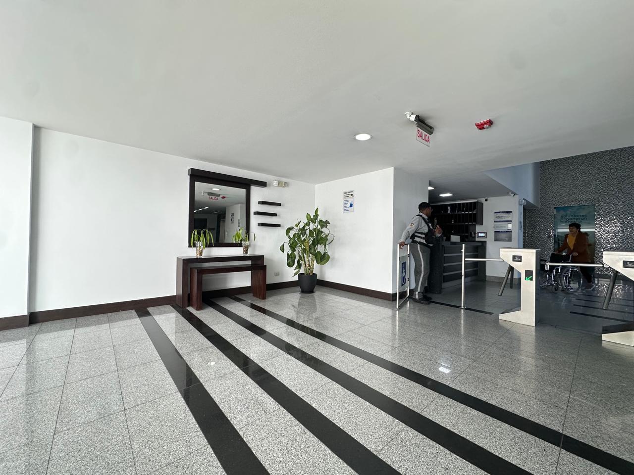 Oficina en alquiler en Pichincha | Quito | La Coruña, Oficina en Renta edifcio Corporativo Av. 12 de octubre y Colón, 63 m²