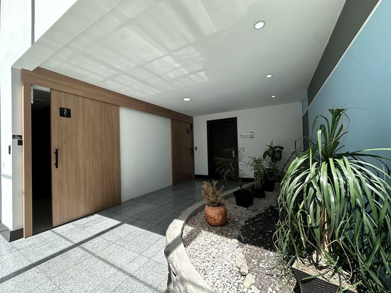 Office for Rent Corporate Building Av. 12 de Octubre and Colón, 49m2 single space 5