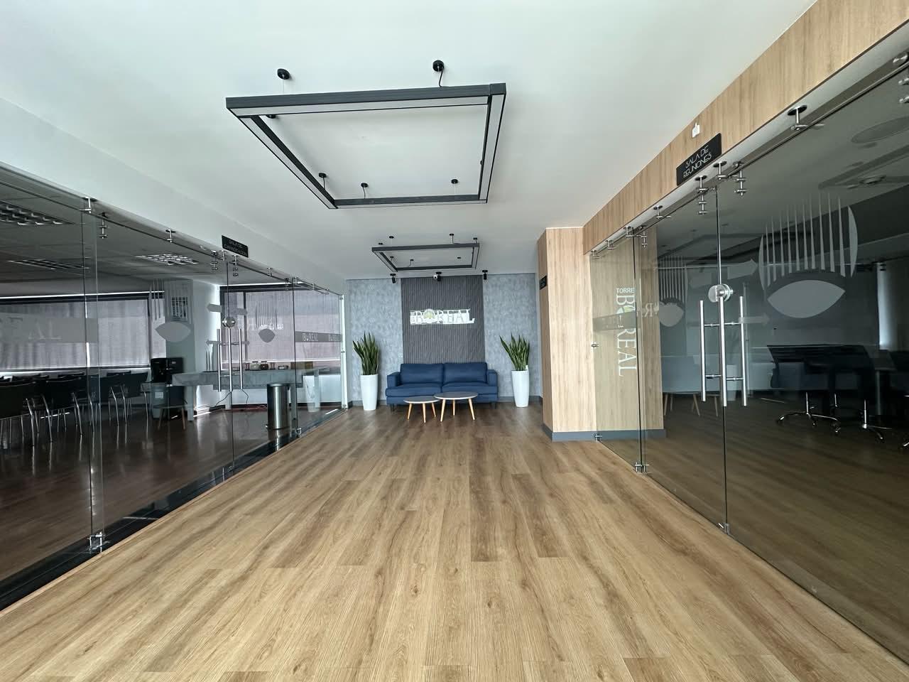 Office for Rent Corporate Building Av. 12 de Octubre and Colón, 49m2 single space 4