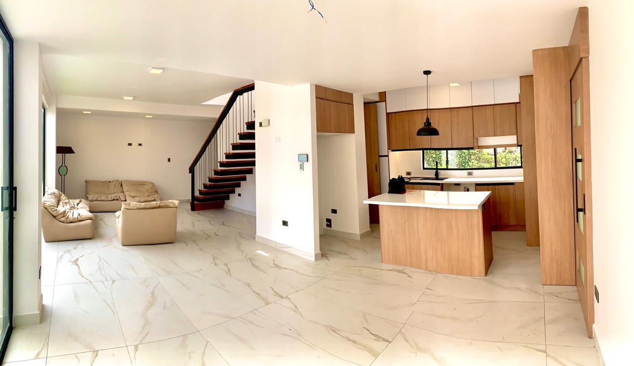 Casa en venta en Pichincha | Quito | Pifo, CASA EN VENTA, 3 DORMITORIOS CON BAÑO PRIVADO, CERCA DE LOS MEJORES COLEGIOS, 231 m²