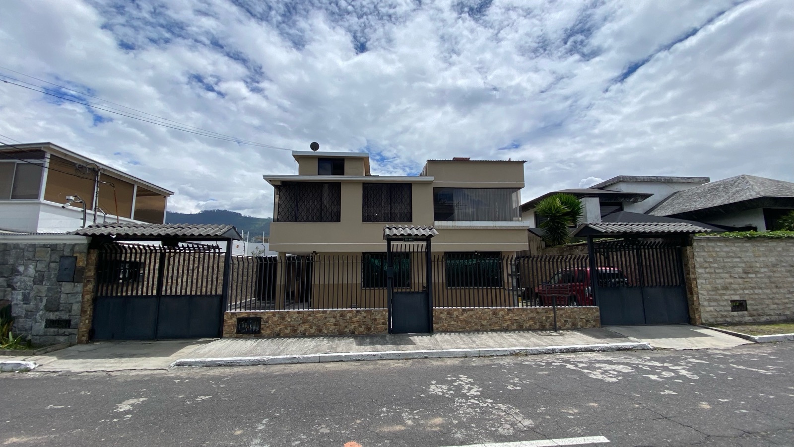 House - Cumbayá