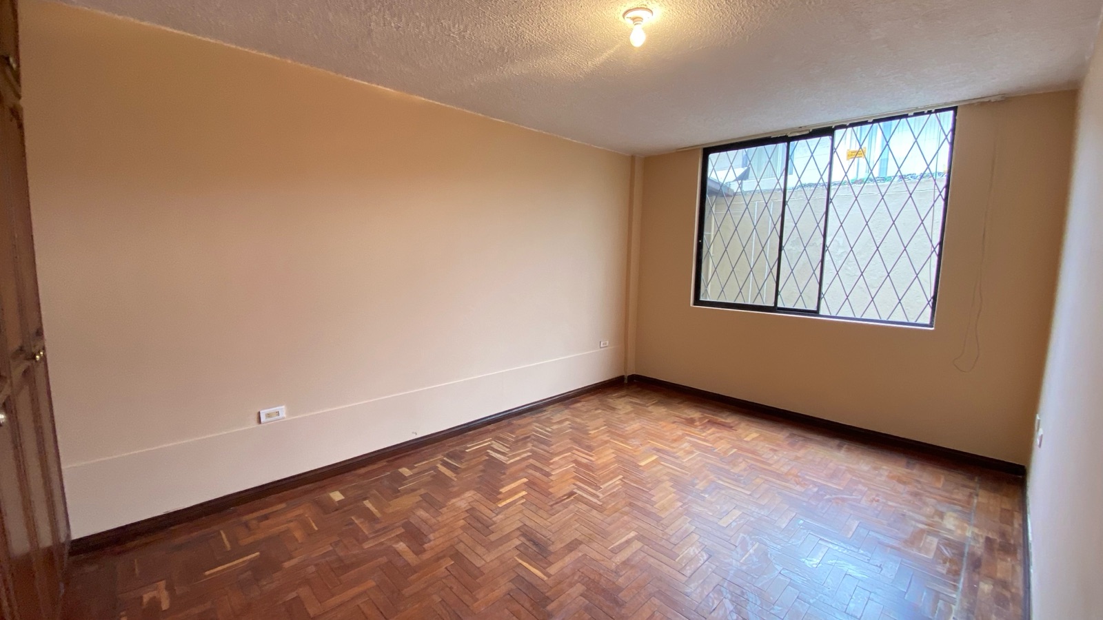 Casa en venta en Pichincha | Quito | Cumbayá, La primavera 2 de las verbenillas al 400, 400 m²