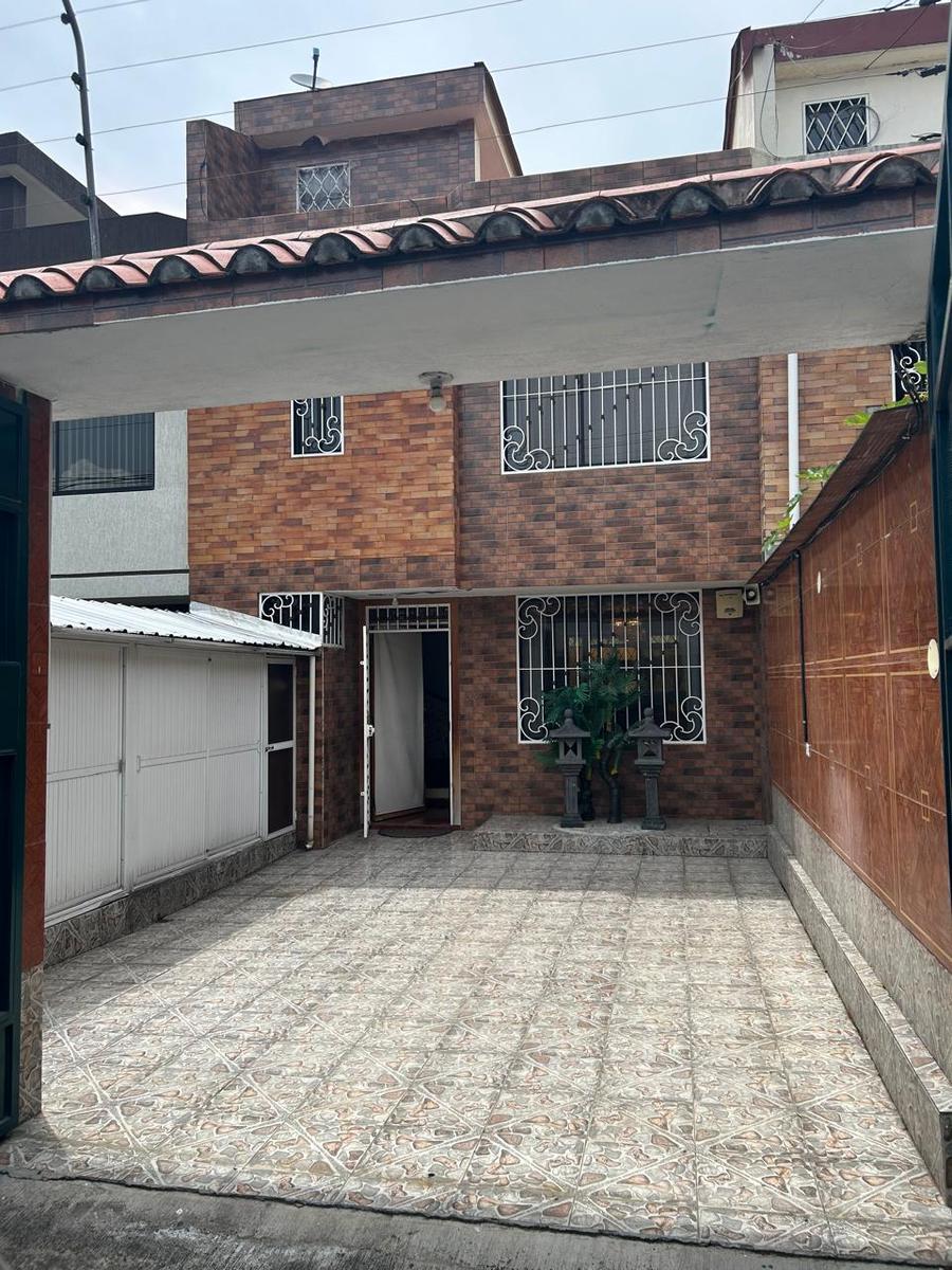 Casa en venta en Pichincha | Quito | La Armenia, SEBASTIAN DE BENALCAZAR Y GUALBERTO ARCOS, 177 m²