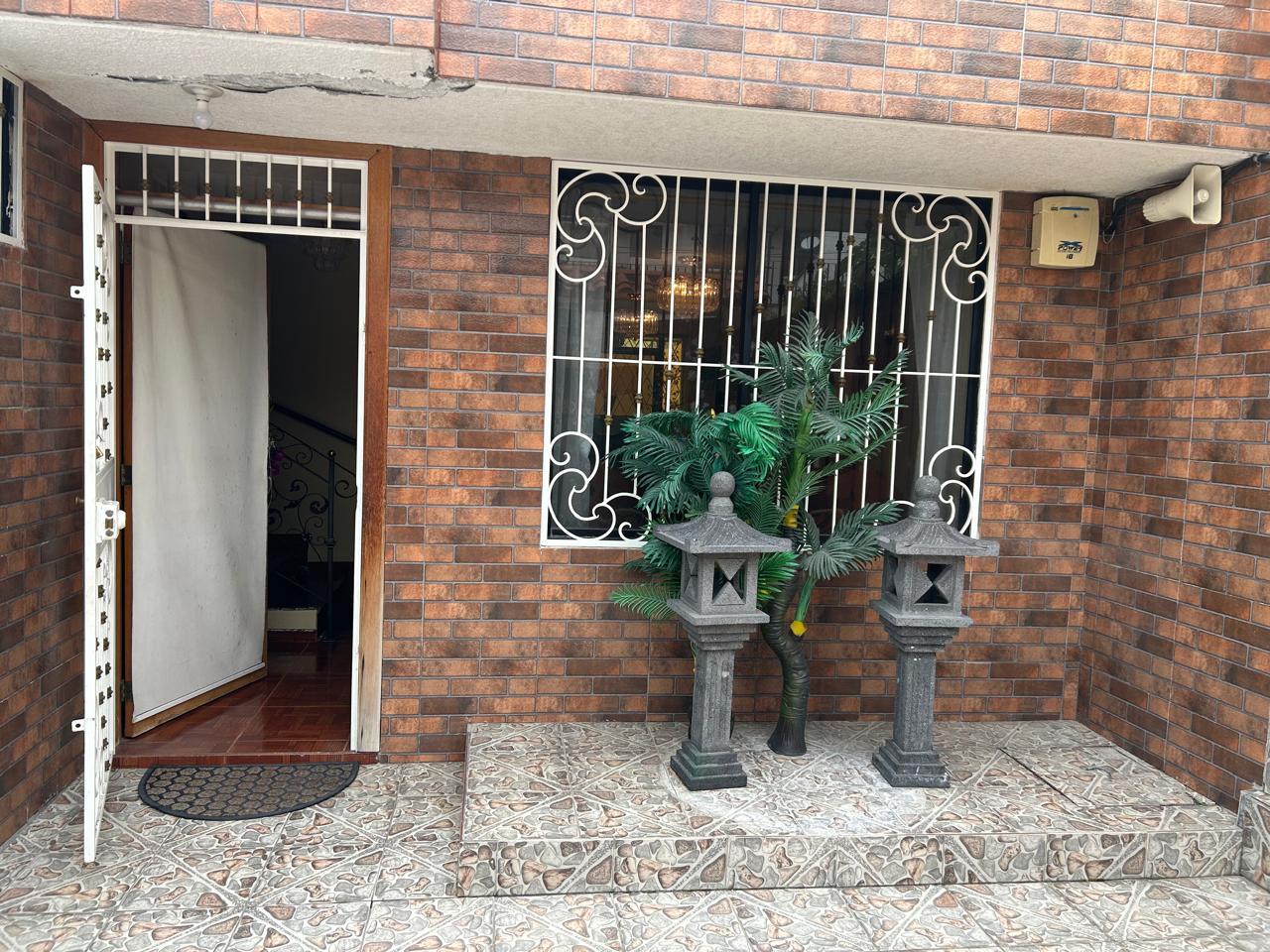 Casa en venta en Pichincha | Quito | La Armenia, SEBASTIAN DE BENALCAZAR Y GUALBERTO ARCOS, 177 m²