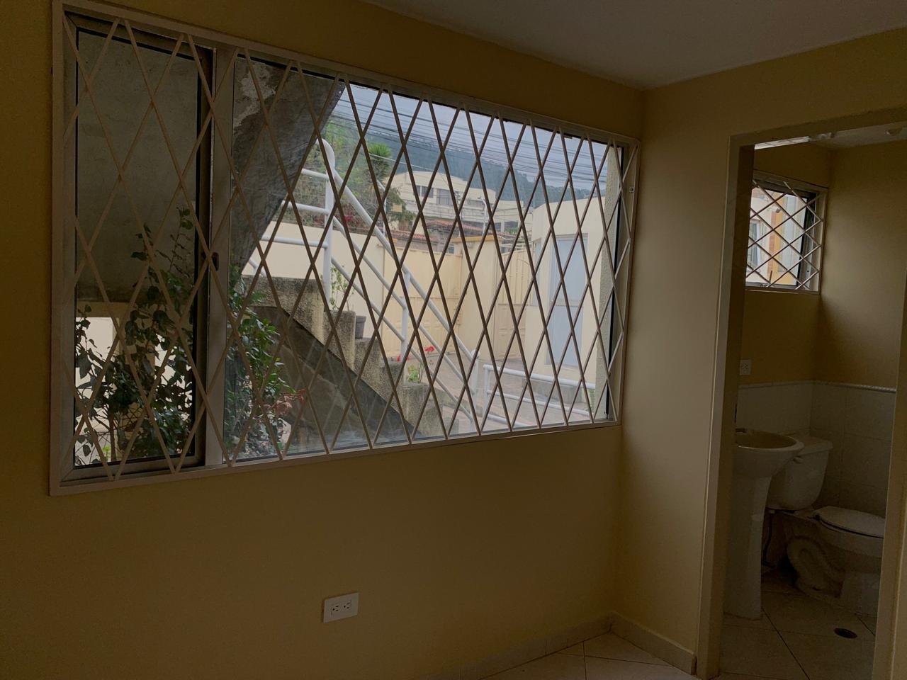 Local en venta en Pichincha | Quito | El Bosque, VENDO LOCAL COMERCIAL 60 M2 SEGURO, SECTOR AV. OCCIDENTAL, 73 m²