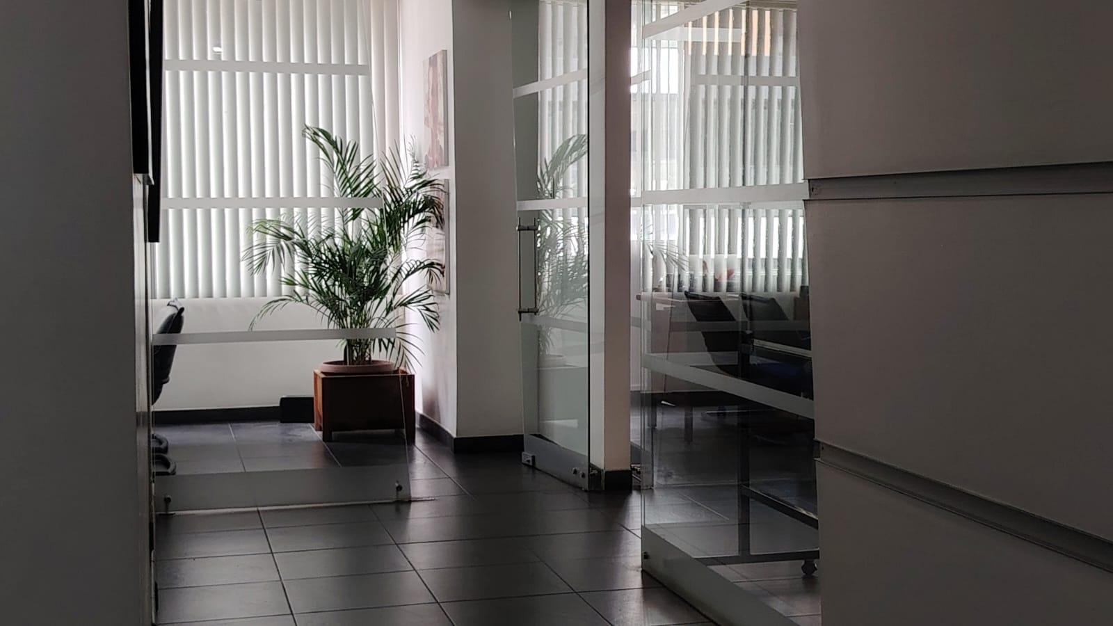 Oficina en alquiler en Pichincha | Quito | Centro Norte, RENTO oficina en la Catalina Aldaz y Eloy Alfaro_ Quito Ecuador, 207 m²