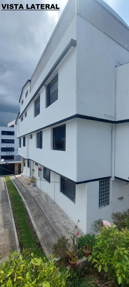 Casa EN VENTA DE 3 PISOS NORTE DE QUITO