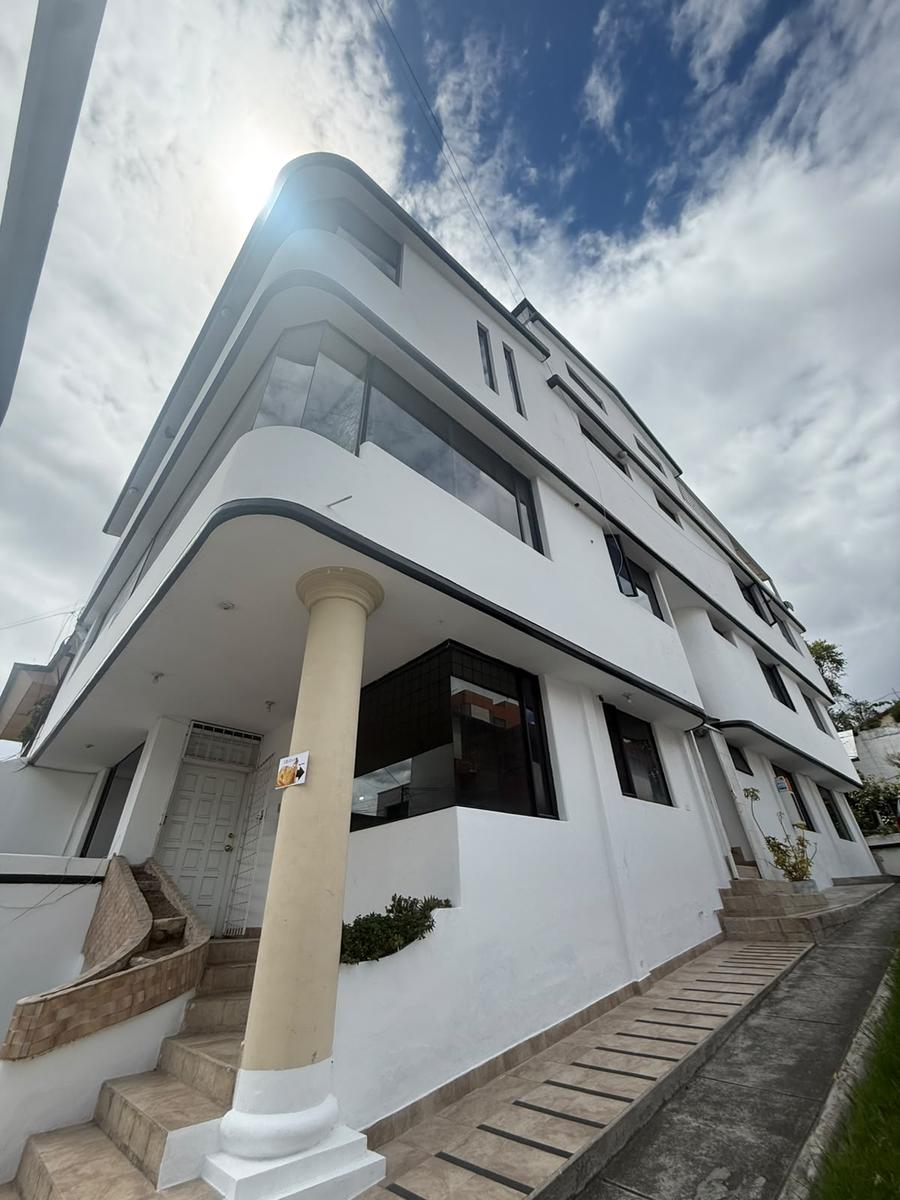 Casa EN VENTA DE 3 PISOS NORTE DE QUITO