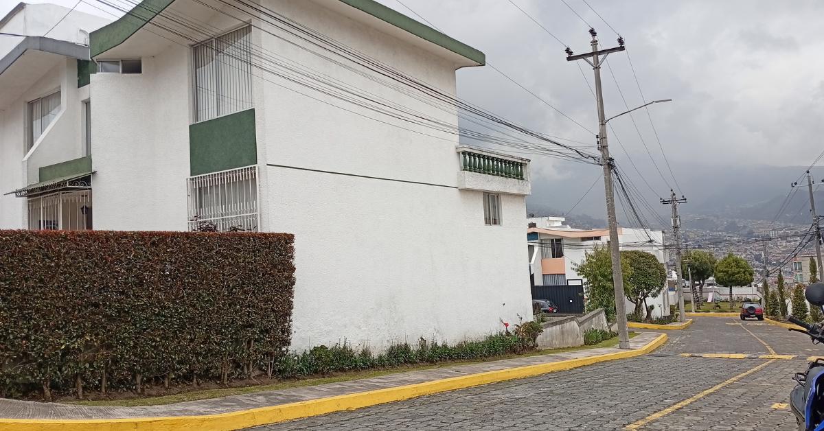 House in Northern Quito 5