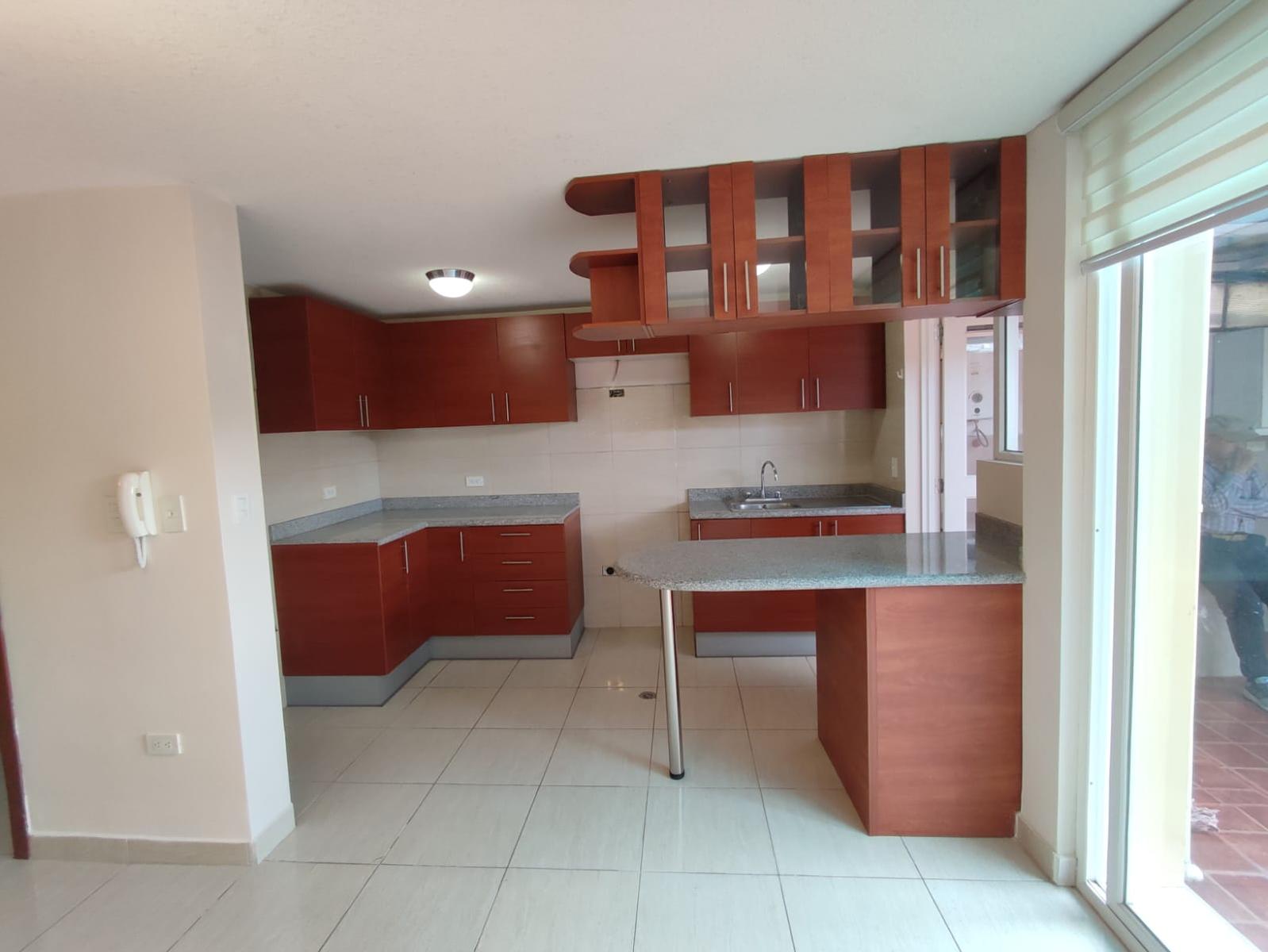 Selling house in gated community, El Tingo sector in Chillos Valley $73,000 3
