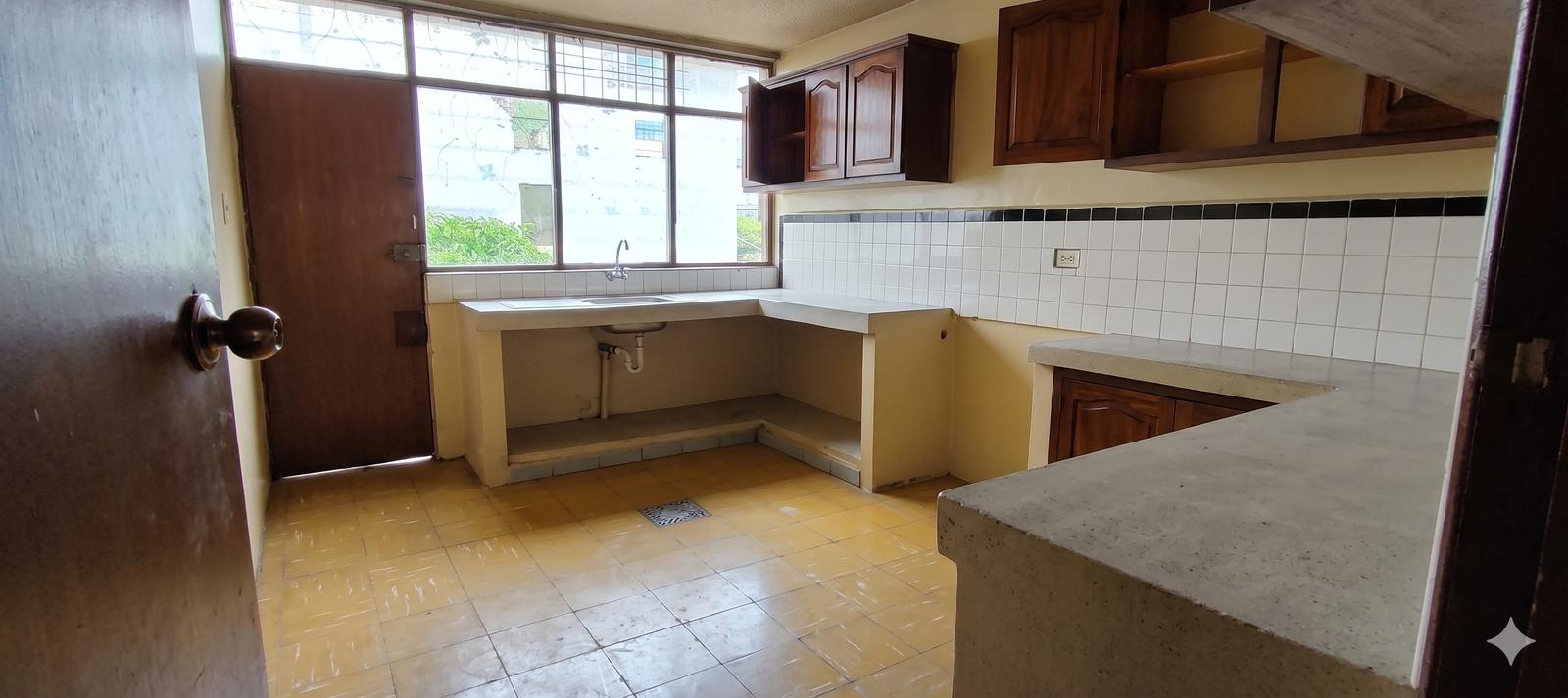 Casa en venta en Pichincha | Quito | Sur de Quito, CASA EN VENTA – SECTOR ATAHUALPA, MAXIMILINO RODRIGUEZ Y JIPIJAPA., 287 m²