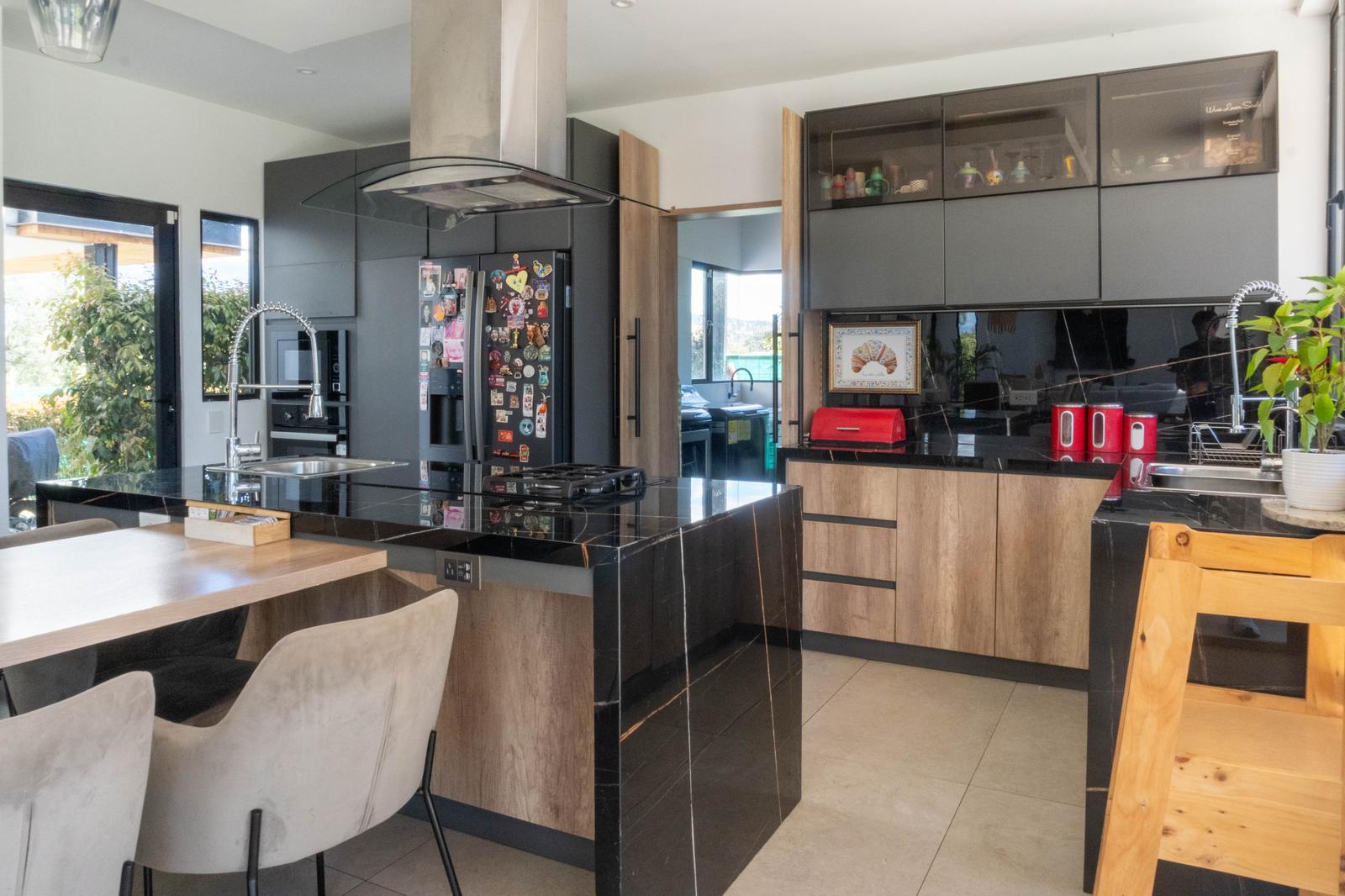 Casa en venta en Pichincha | Quito | Puembo, Casa de lujo con piscina y vista en Lomas de Nápoles – Puembo, 434 m²