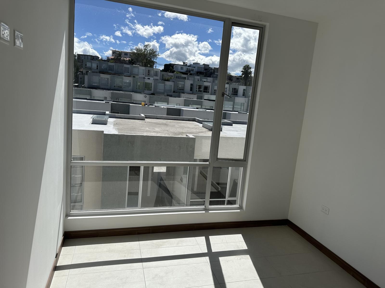 Departamento en venta en Pichincha | Quito | Tumbaco, Departamento por estrenar sector Tumbaco, 80 m²
