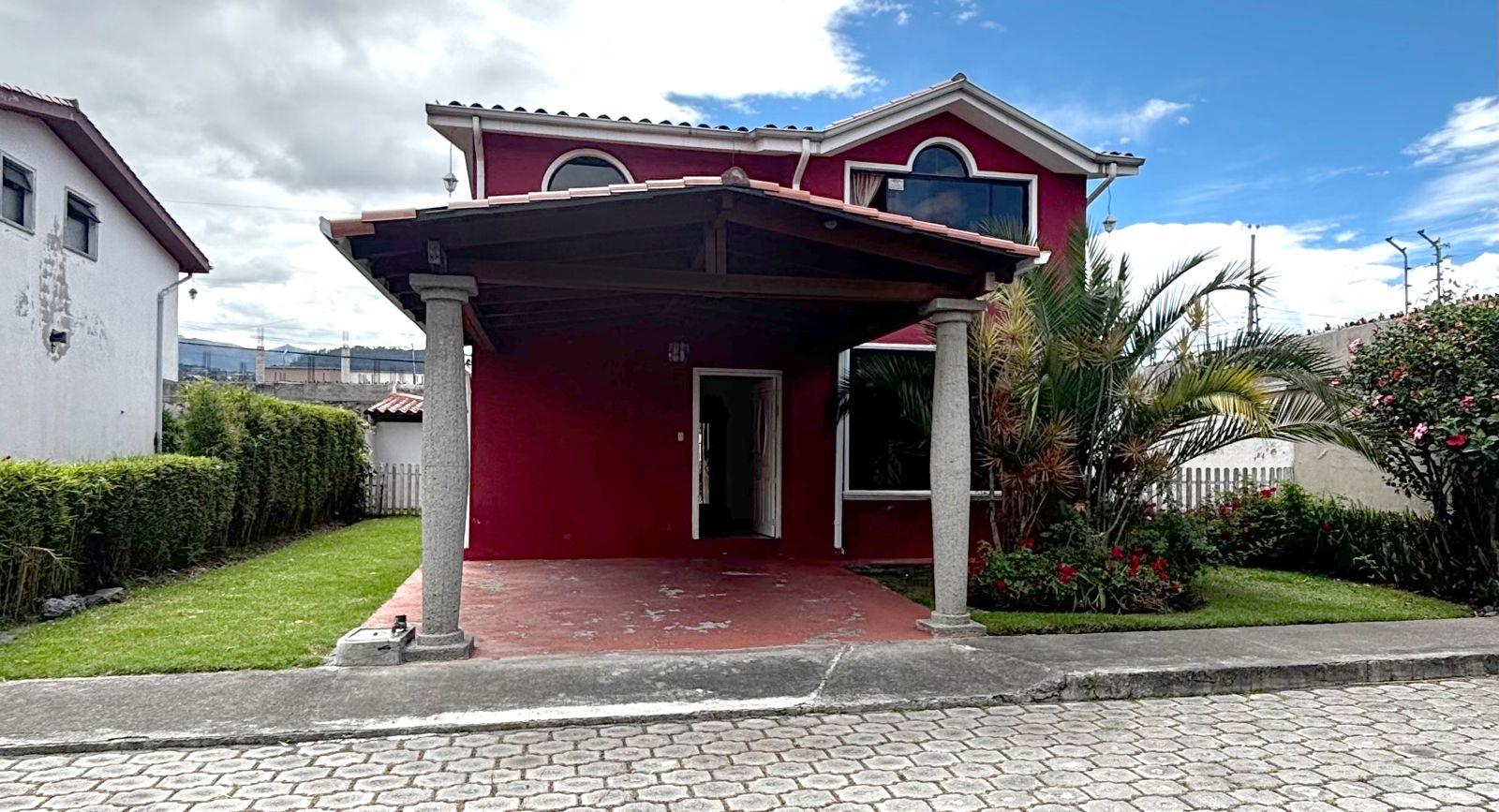 Casa en venta en Pichincha | Quito | Alangasí, Casa Sector Mirasierra cerca al Supermaxi y Coral, 366 m²
