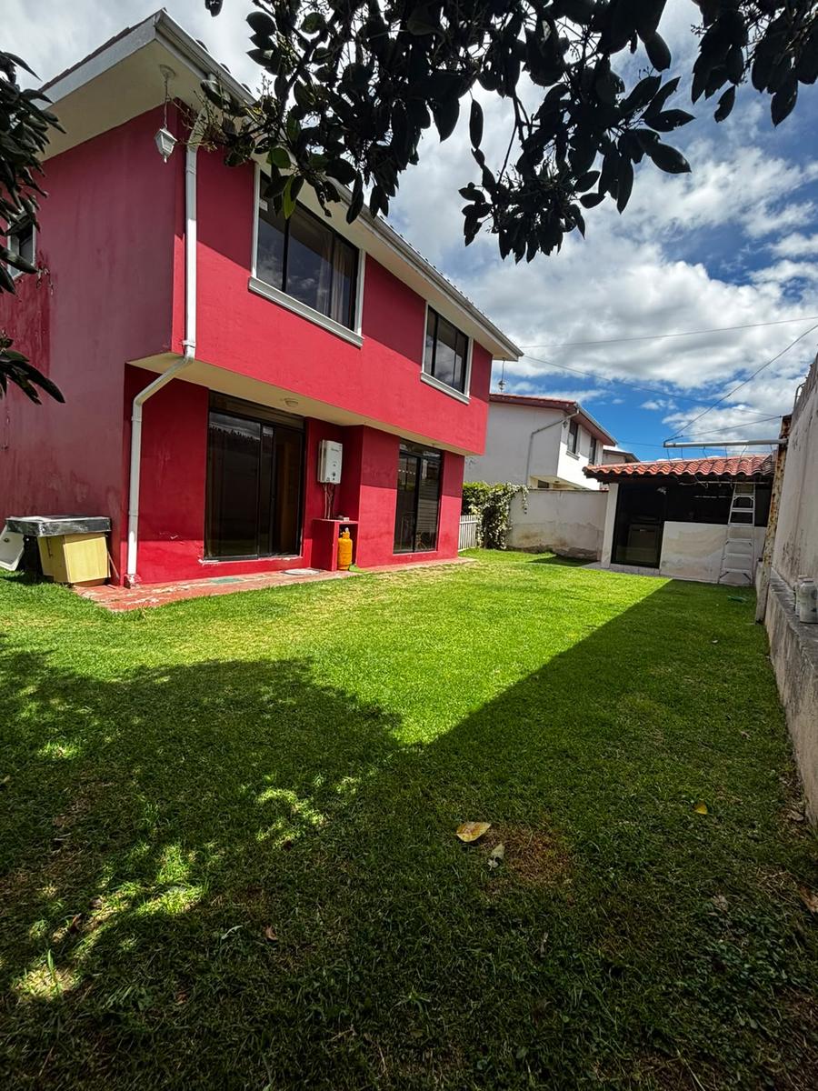 Casa en venta en Pichincha | Quito | Alangasí, Casa Sector Mirasierra cerca al Supermaxi y Coral, 366 m²