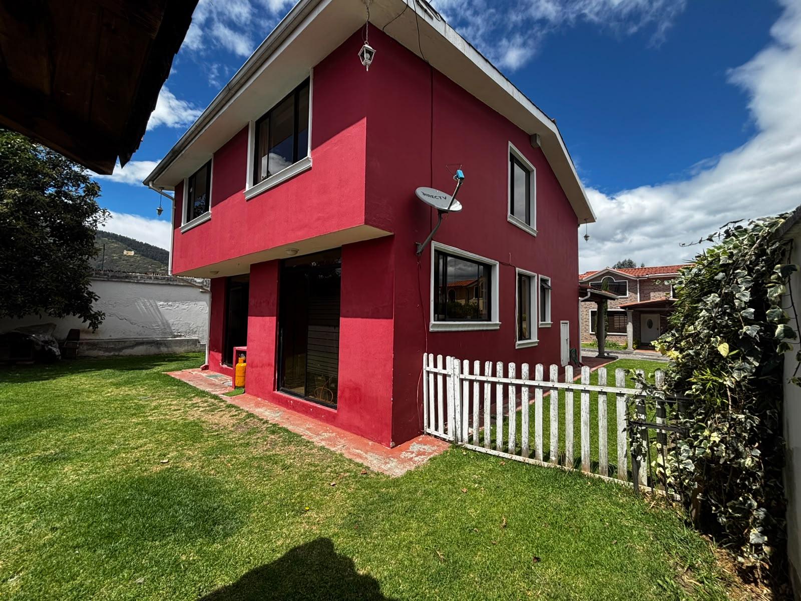 Casa en venta en Pichincha | Quito | Alangasí, Casa Sector Mirasierra cerca al Supermaxi y Coral, 366 m²