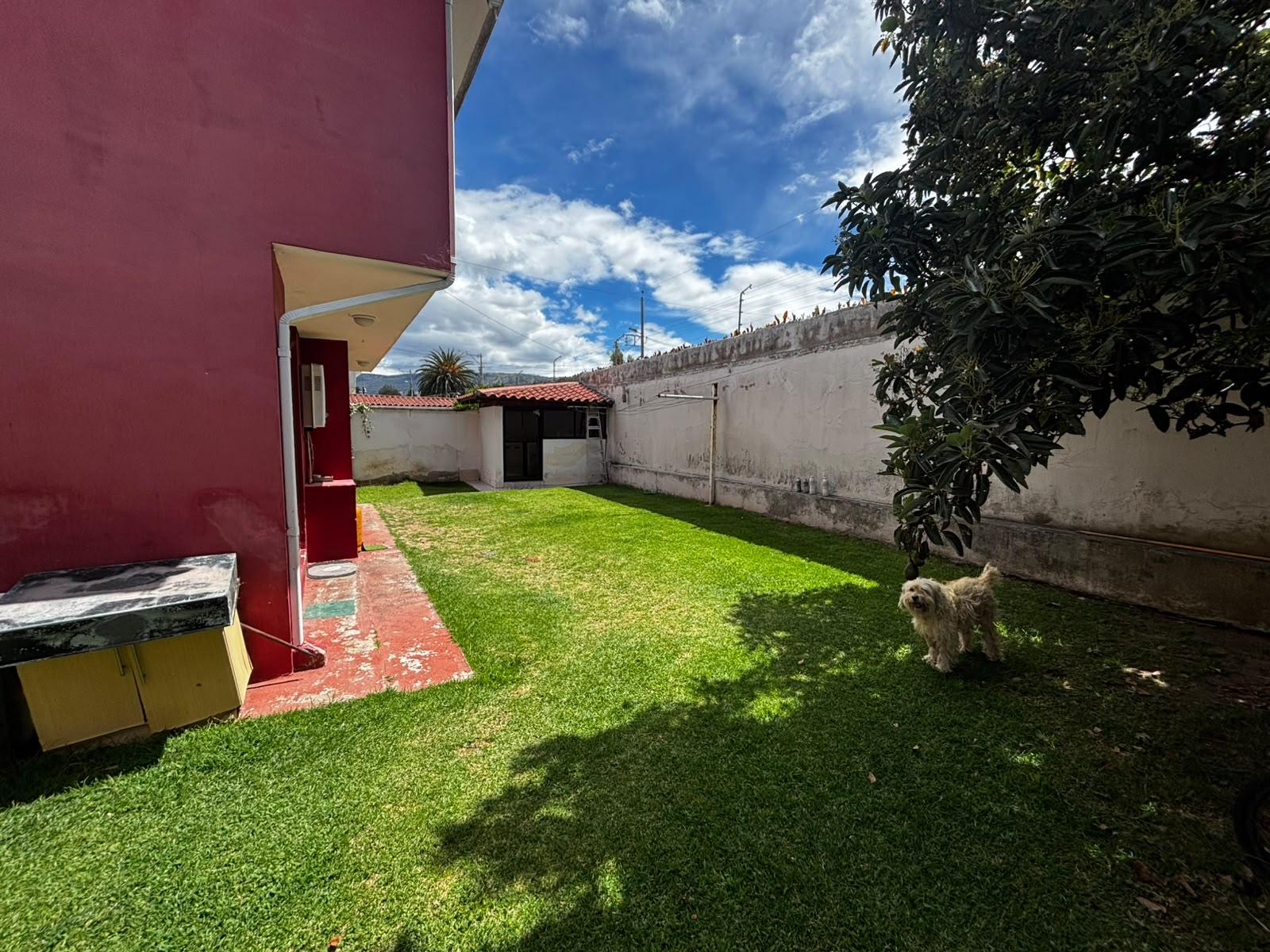 Casa en venta en Pichincha | Quito | Alangasí, Casa Sector Mirasierra cerca al Supermaxi y Coral, 366 m²