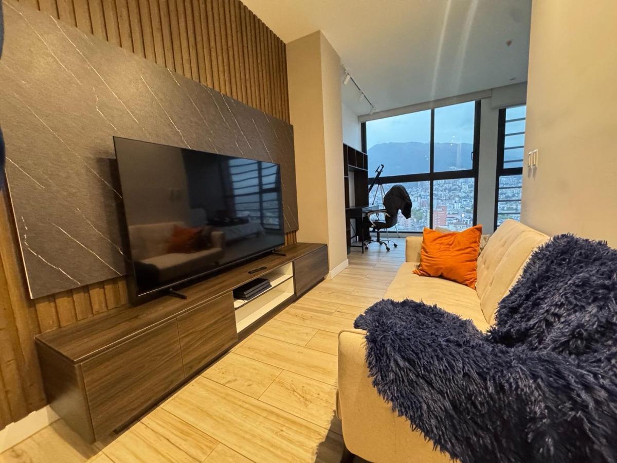 Apartment for sale in Pichincha | Quito | Iñaquito, En Venta, Suite vista espectacular piso alto, edificio Solari, 51 m²