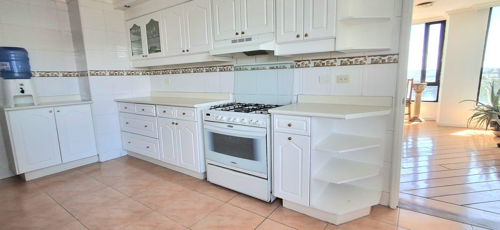 For Rent Furnished Apartment González Suárez 180m² 3