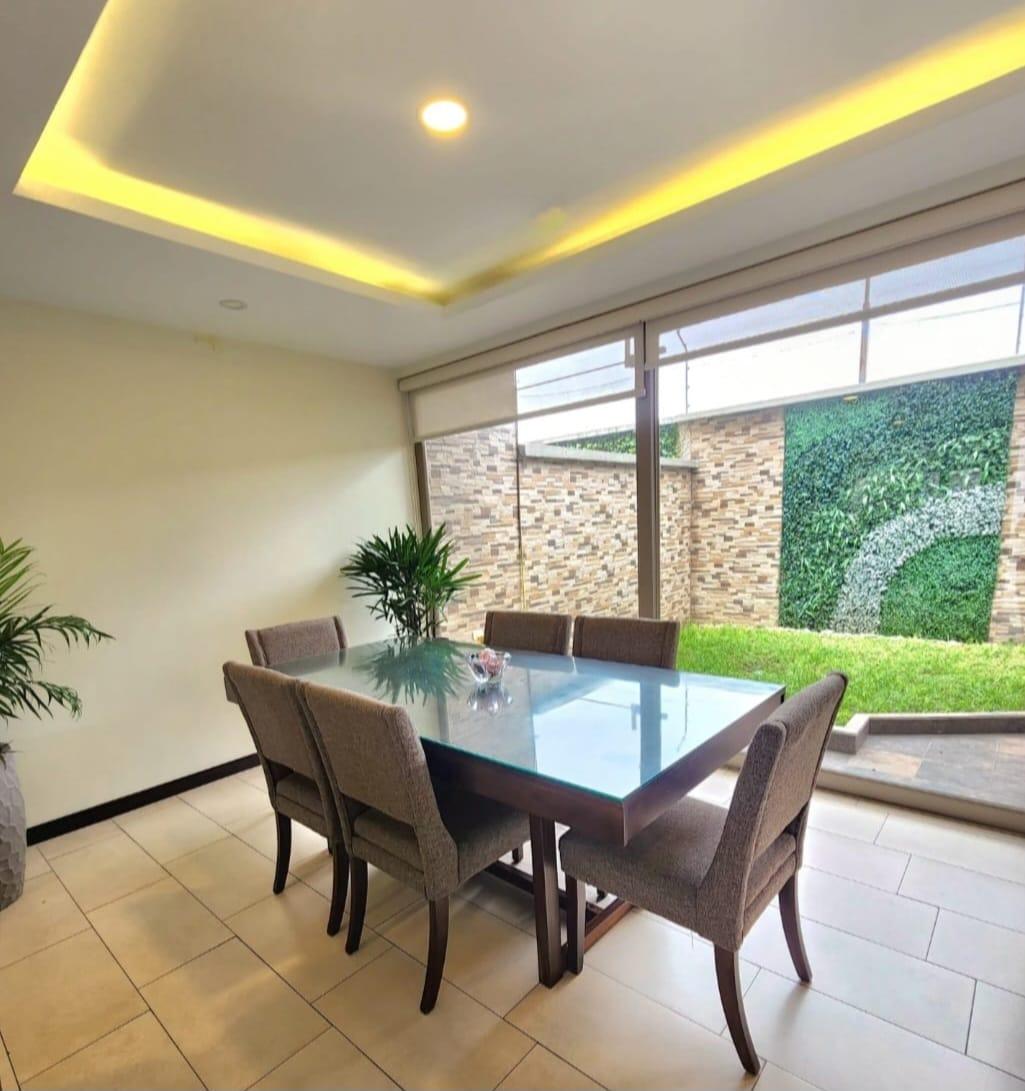 Casa en venta en Pichincha | Quito | Los Chillos, Los Cisnes y Av Ilalo Valle de lo Chillos cerca a la Plaza Purhua, 179 m²