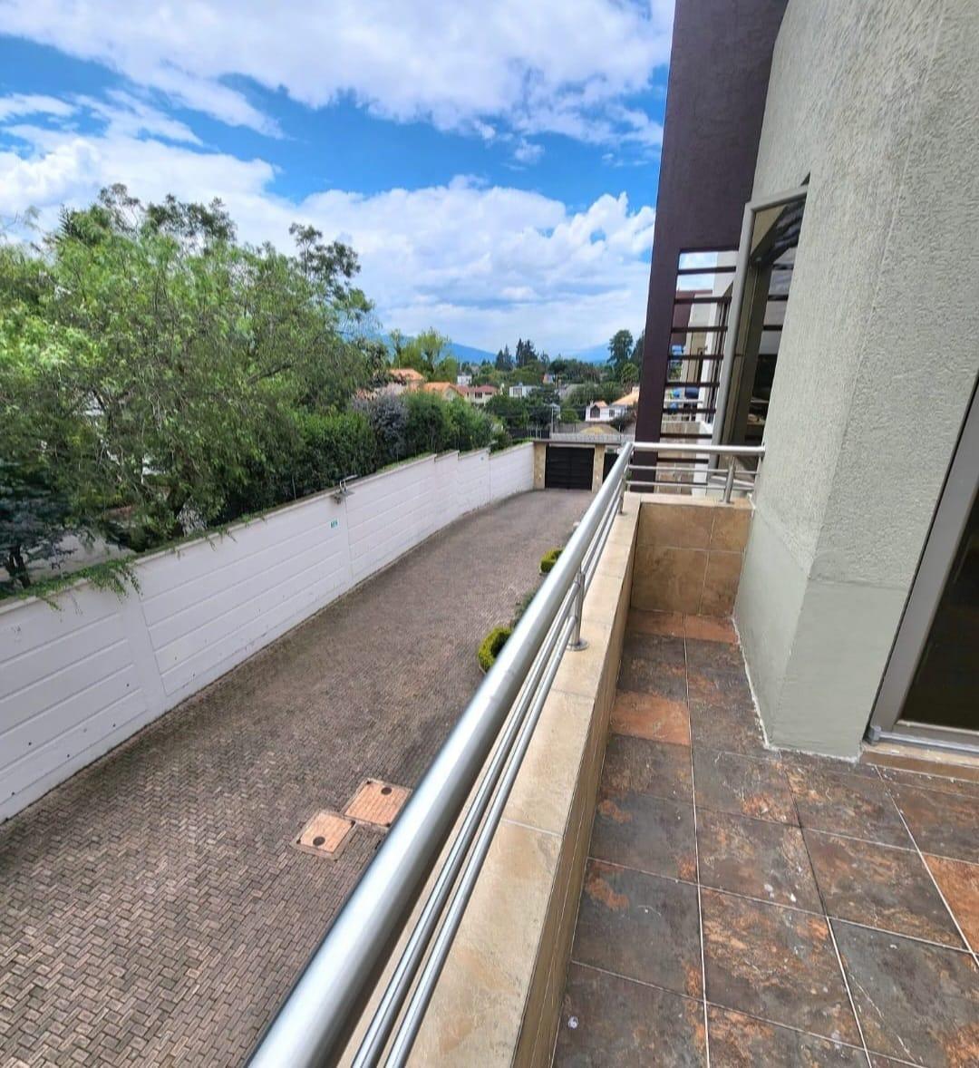 Casa en venta en Pichincha | Quito | Los Chillos, Los Cisnes y Av Ilalo Valle de lo Chillos cerca a la Plaza Purhua, 179 m²