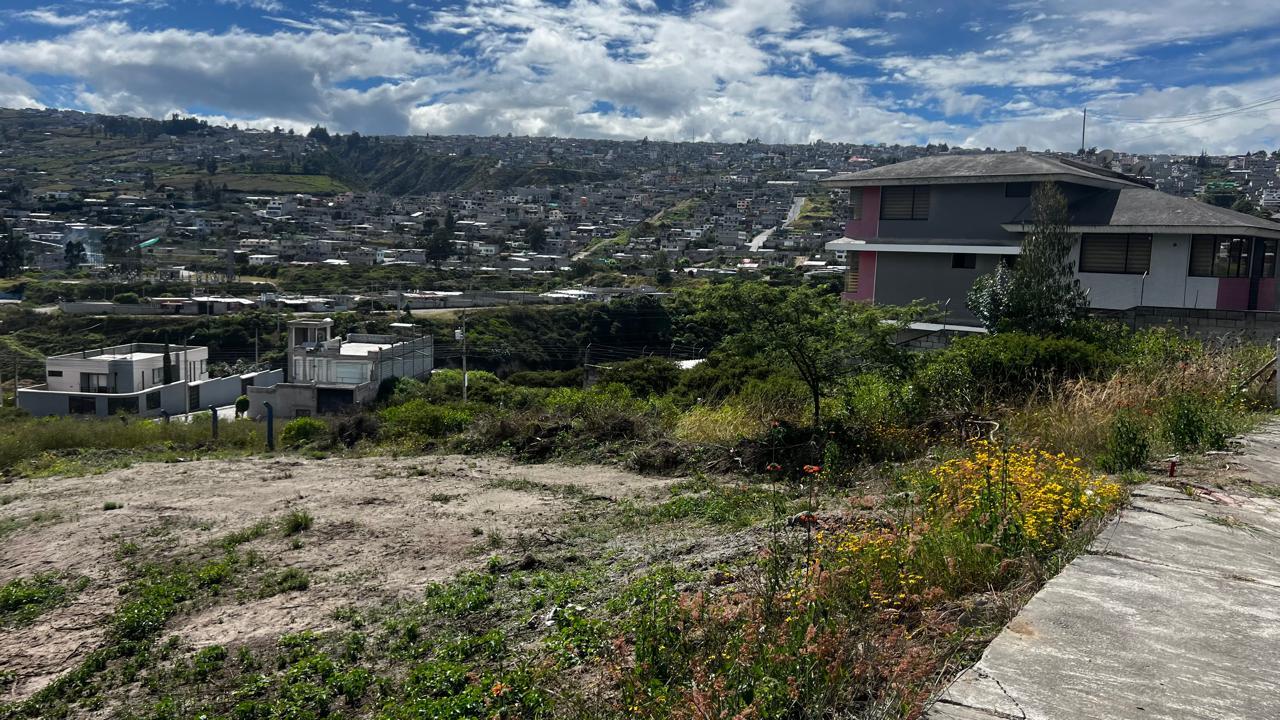 Terreno en venta en Pichincha | Quito | Carcelén, Calle 7 Carcelén - Urbanización Lirios de Carcelén