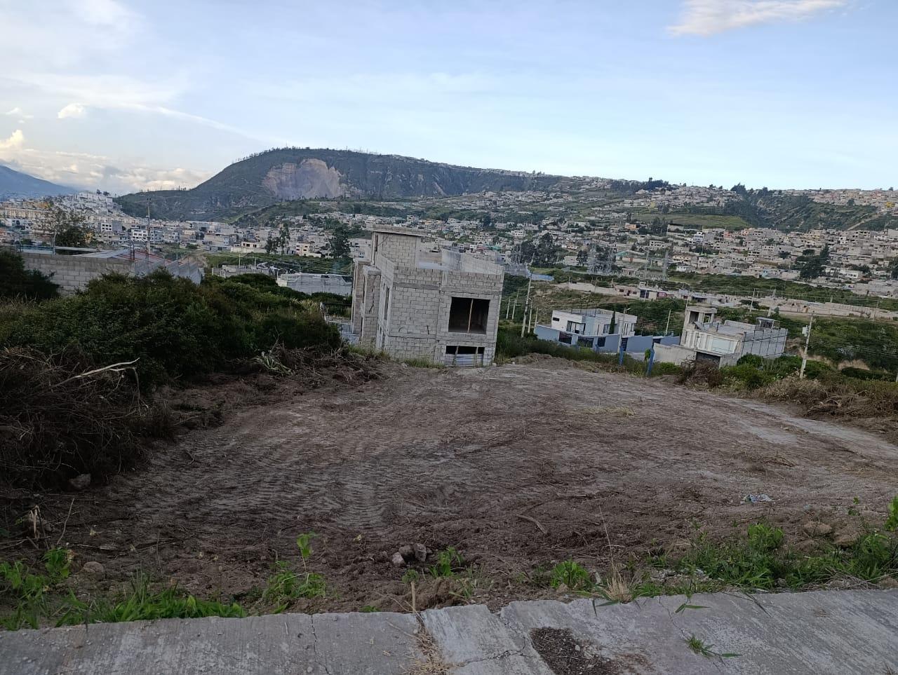 Terreno en venta en Pichincha | Quito | Carcelén, Calle 7 Carcelén - Urbanización Lirios de Carcelén