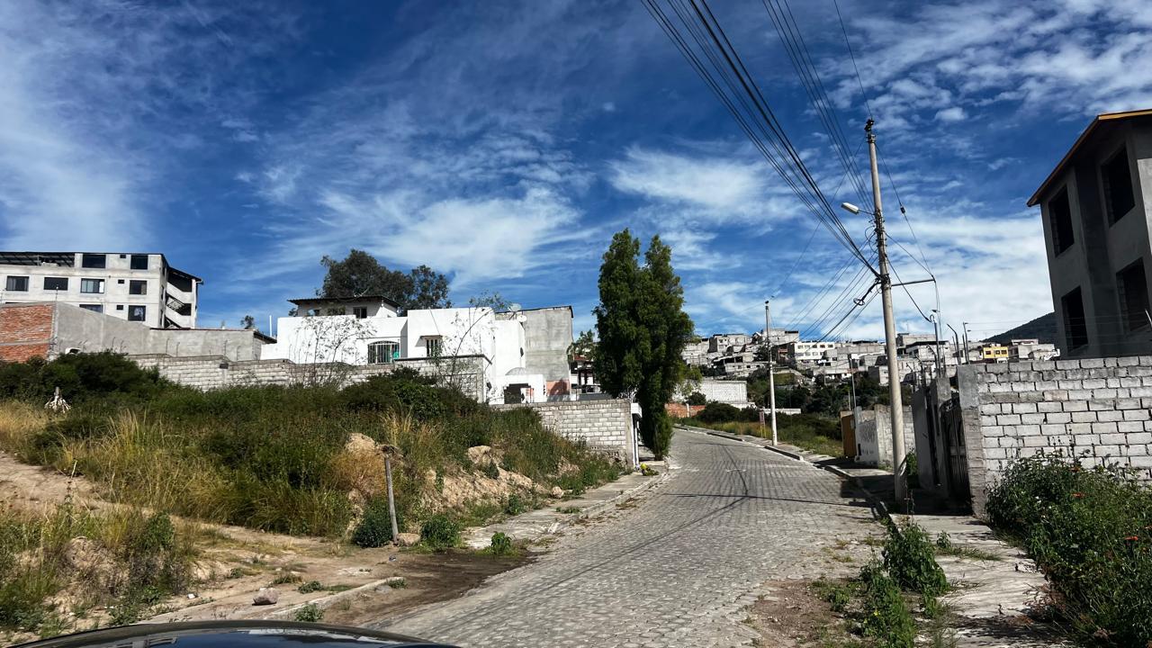 Terreno en venta en Pichincha | Quito | Carcelén, Calle 7 Carcelén - Urbanización Lirios de Carcelén