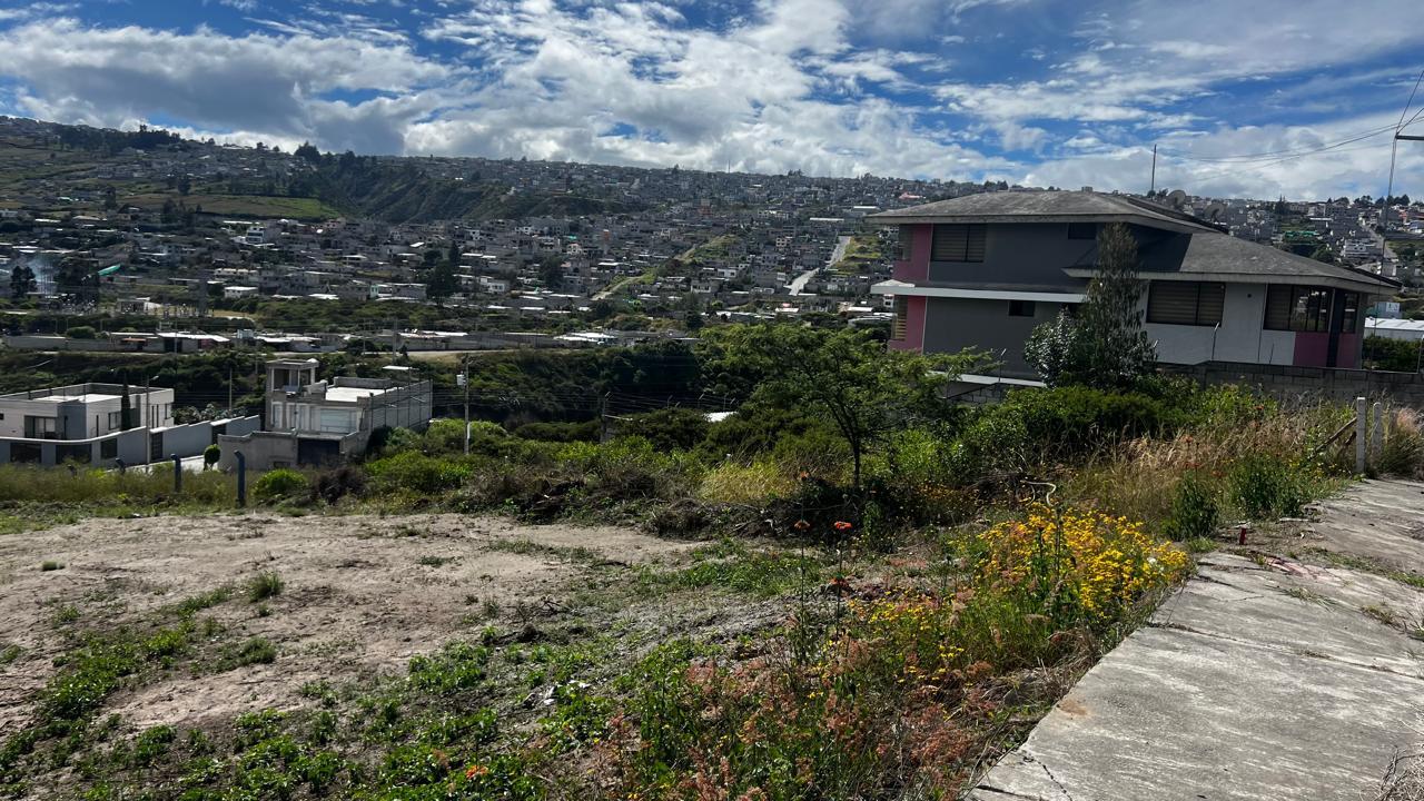 Terreno en venta en Pichincha | Quito | Carcelén, Calle 7 Carcelén - Urbanización Lirios de Carcelén