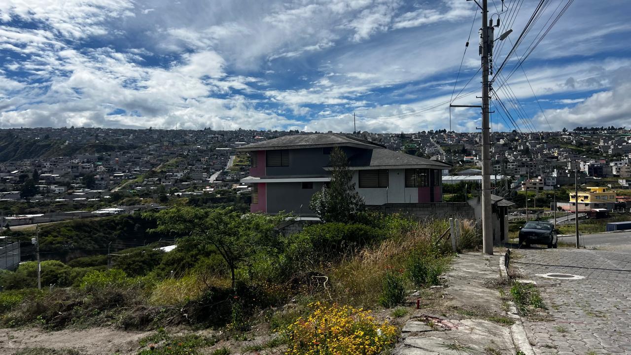 Terreno en venta en Pichincha | Quito | Carcelén, Calle 7 Carcelén - Urbanización Lirios de Carcelén
