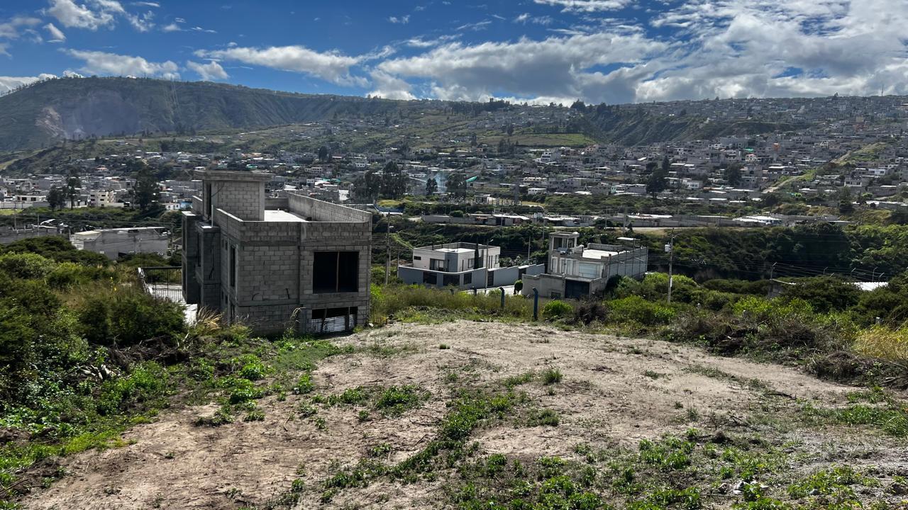 Terreno en venta en Pichincha | Quito | Carcelén, Calle 7 Carcelén - Urbanización Lirios de Carcelén