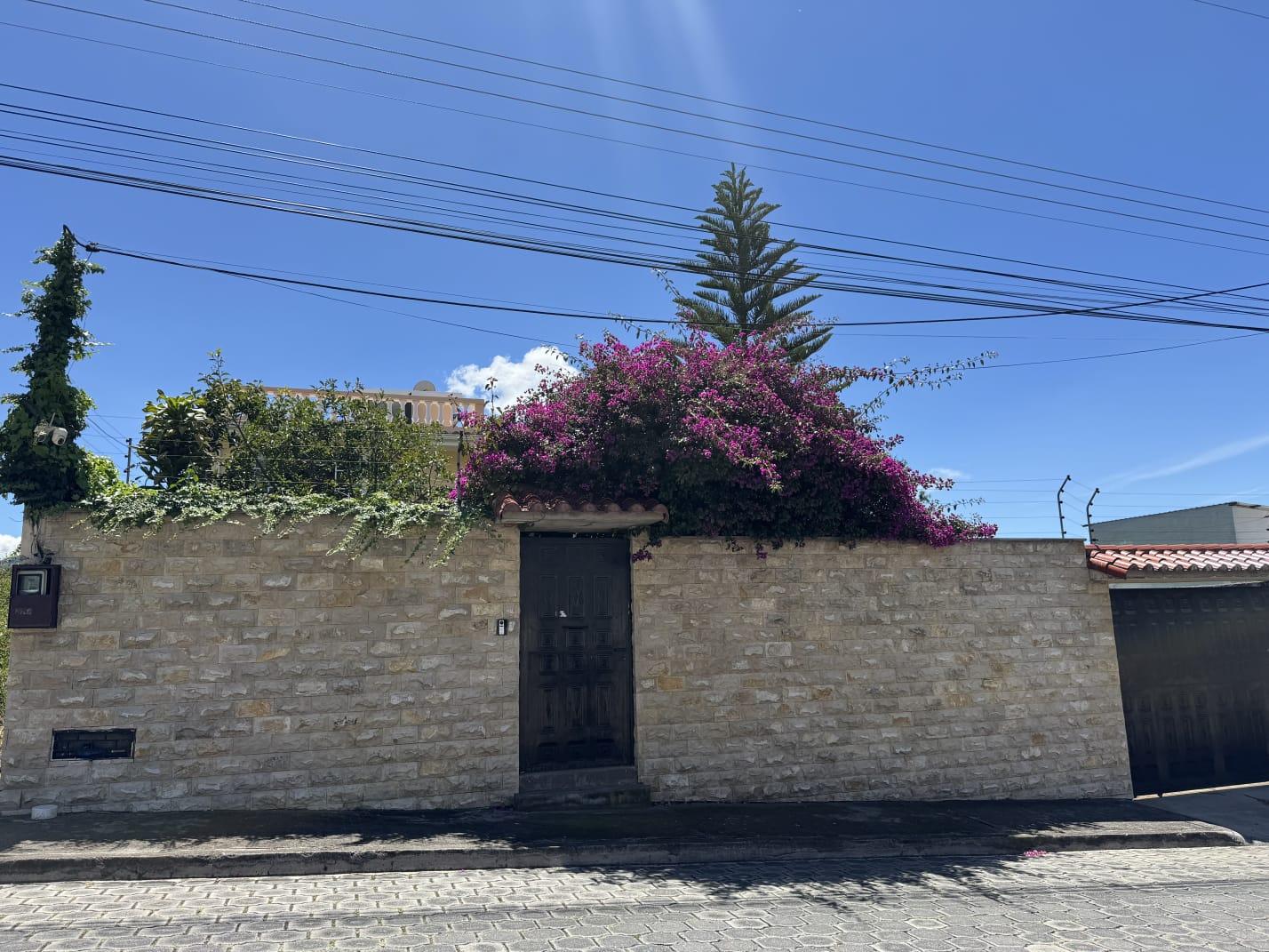 Casa en venta en Pichincha | Quito | Conocoto, Hermosa propiedad en Venta. Armenia II - Conocoto – Urb. Los Retoños – 269.44 m² Const. / 445.79 m² Terreno., 269 m²