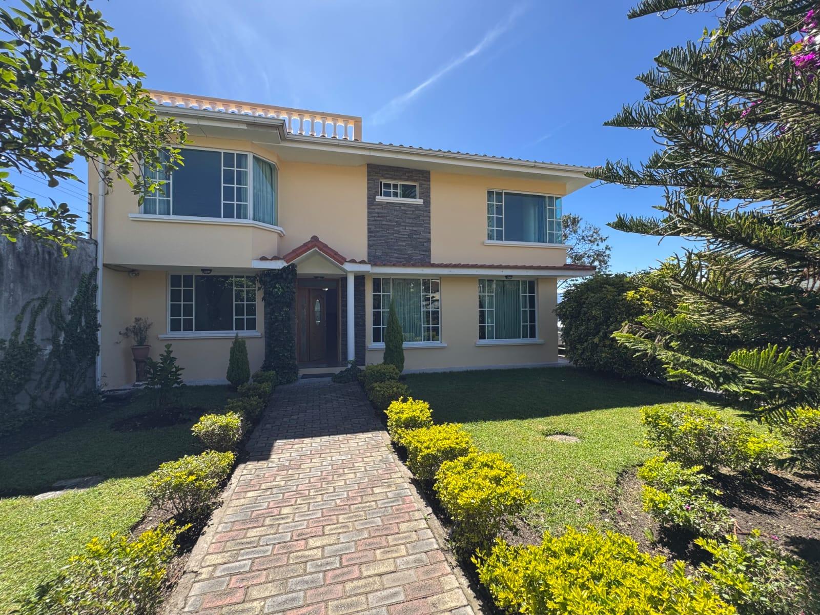 Casa en venta en Pichincha | Quito | Conocoto, Hermosa propiedad en Venta. Armenia II - Conocoto – Urb. Los Retoños – 269.44 m² Const. / 445.79 m² Terreno., 269 m²