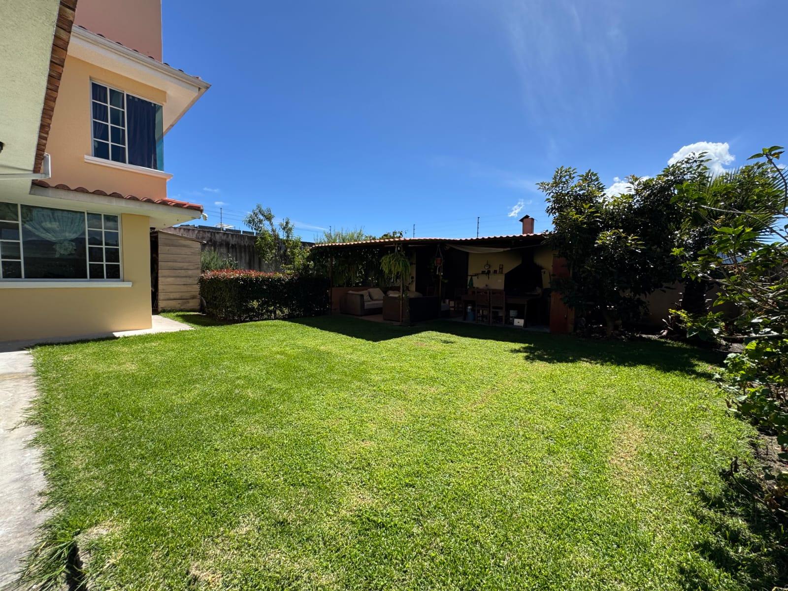 Casa en venta en Pichincha | Quito | Conocoto, Hermosa propiedad en Venta. Armenia II - Conocoto – Urb. Los Retoños – 269.44 m² Const. / 445.79 m² Terreno., 269 m²