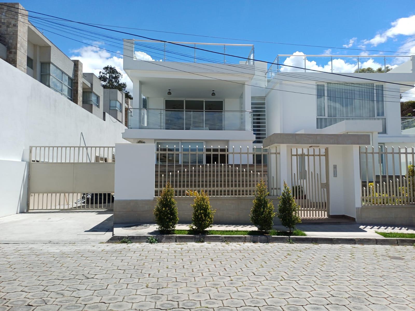 Casa en venta en Pichincha | Quito | Cumbayá, Yanazarapata, 425 m²