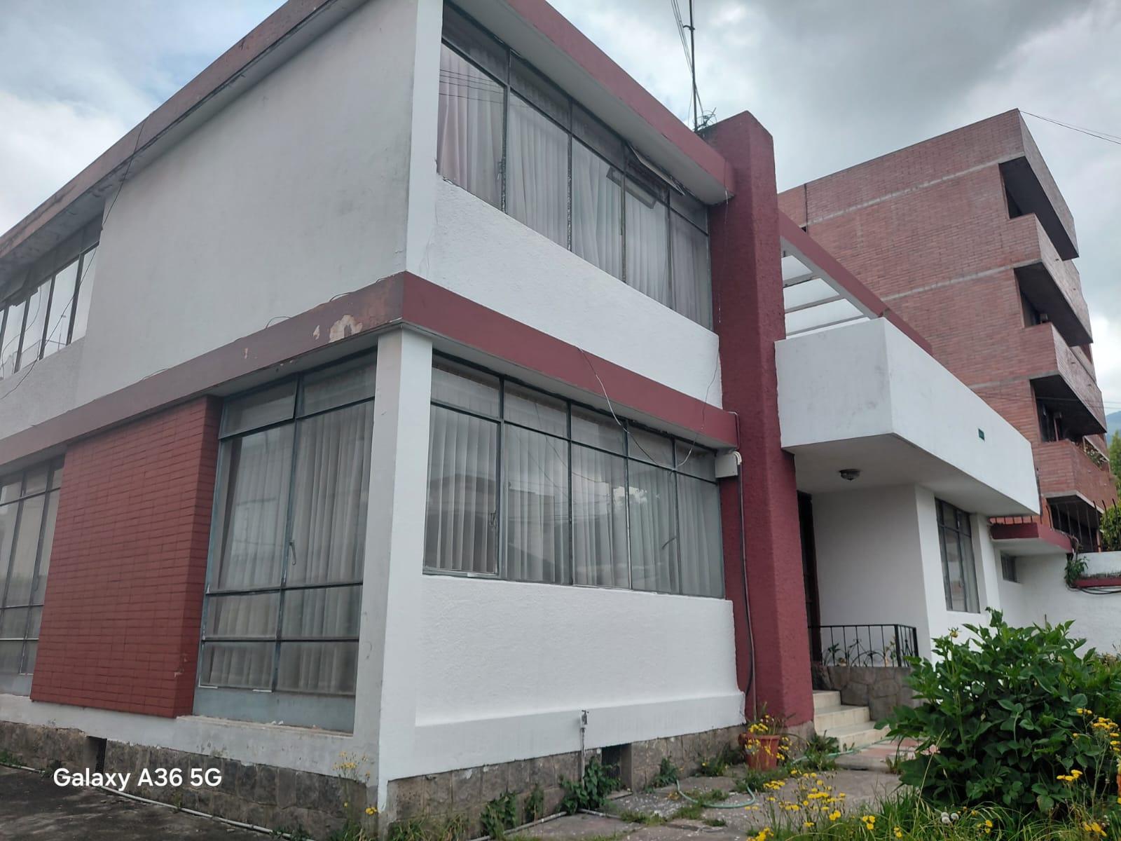 Casa en venta en Pichincha | Quito | Rumipamba, Calle Brasil / COSME RENELLA- OE3-77, 460 m²