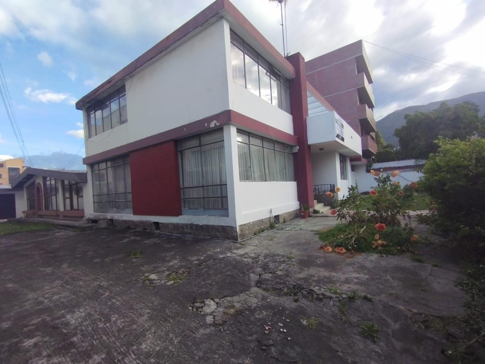 Casa en venta en Pichincha | Quito | Rumipamba, Calle Brasil / COSME RENELLA- OE3-77, 460 m²