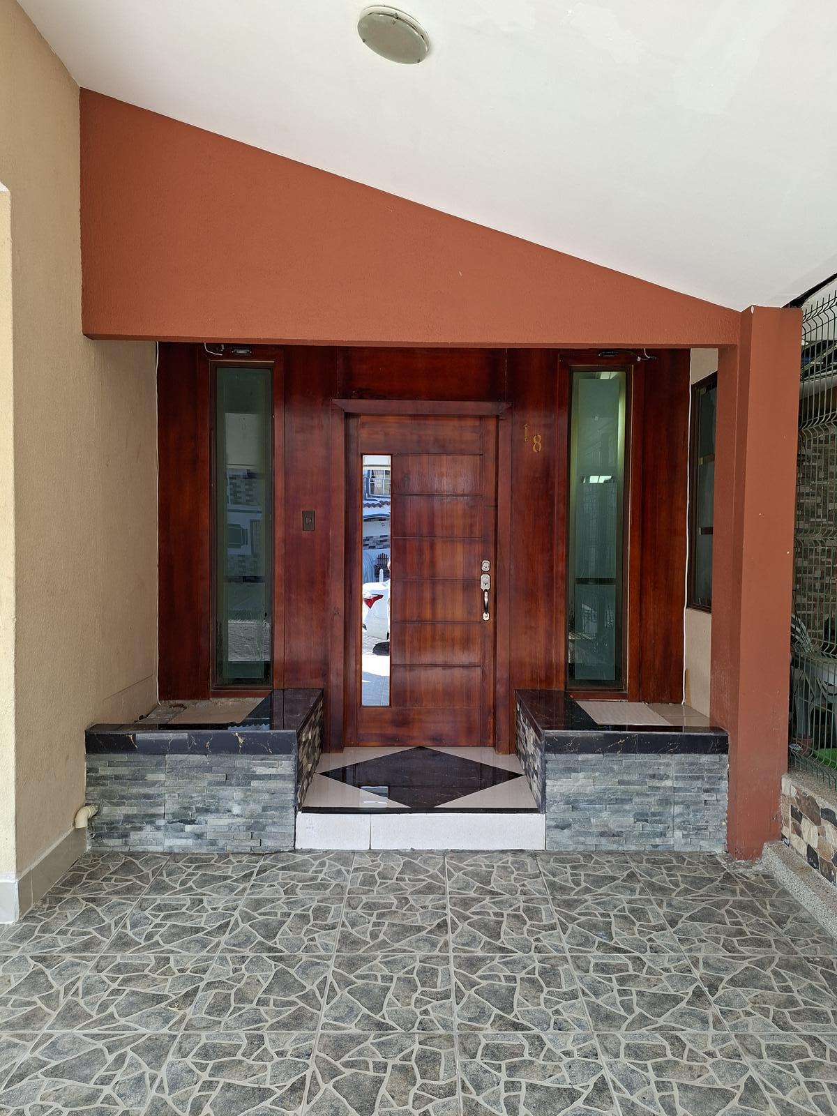 Casa - Venta 2 Pisos Urb. Valle Alto Paris Via a la Costa
