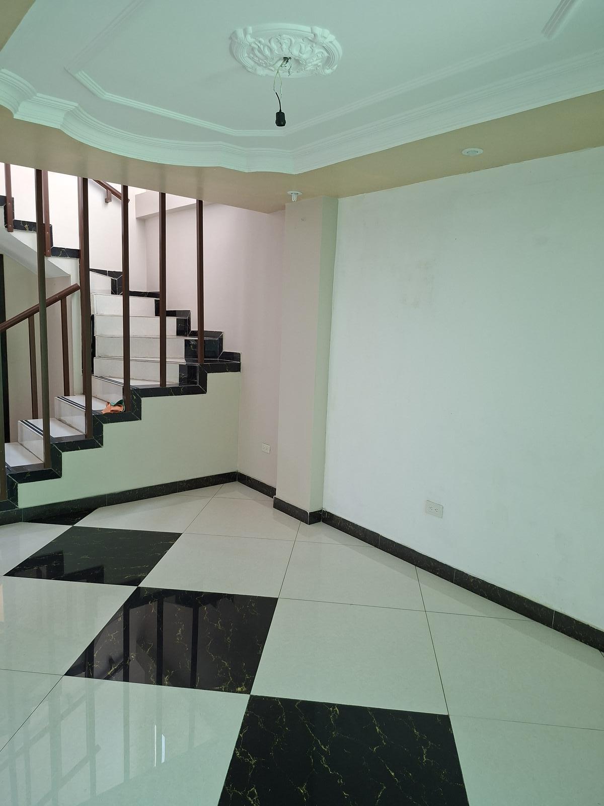 House - 2-Story Sale Urb. Valle Alto Paris Via a la Costa 4