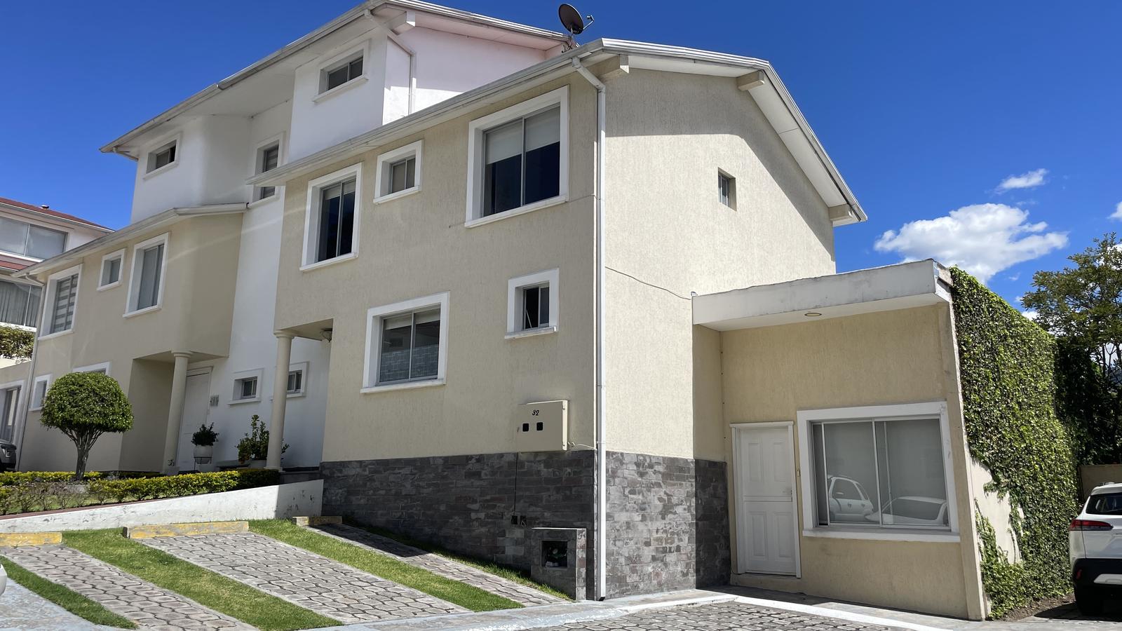 Casa en venta en Pichincha | Quito | Carcelén, CARCELÉN - Roberto Andrade Oe3-884 y Alberto Einstein, 226 m²