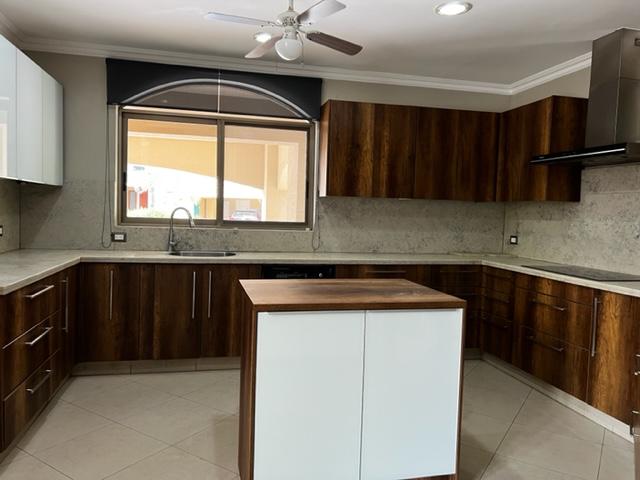 Casa en alquiler en Guayas | Guayaquil | Vía a la Costa, Urbanizacion Laguna Club, 437 m²