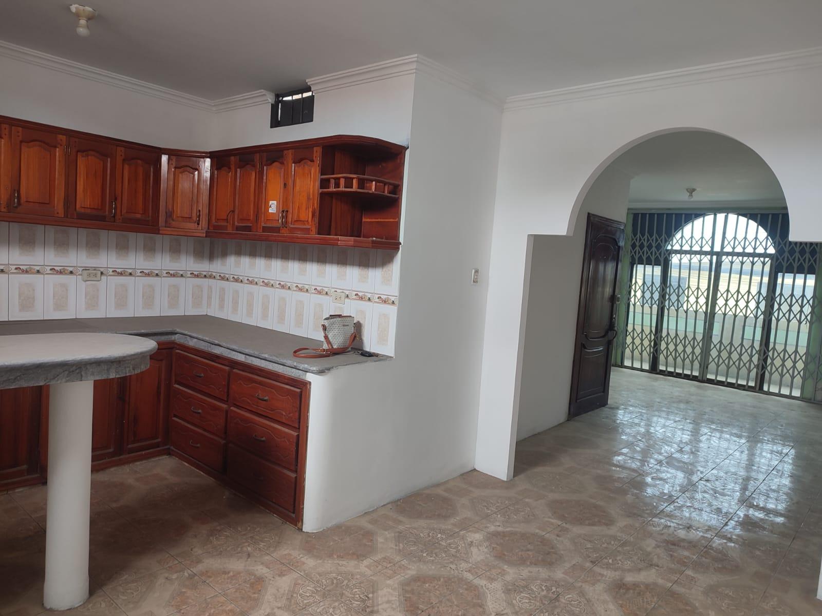 Casa en venta en Manabí | Manta | Centro de Manta, AVENIDA 25 ENTRE CALLES 16 Y 17, 200 m²