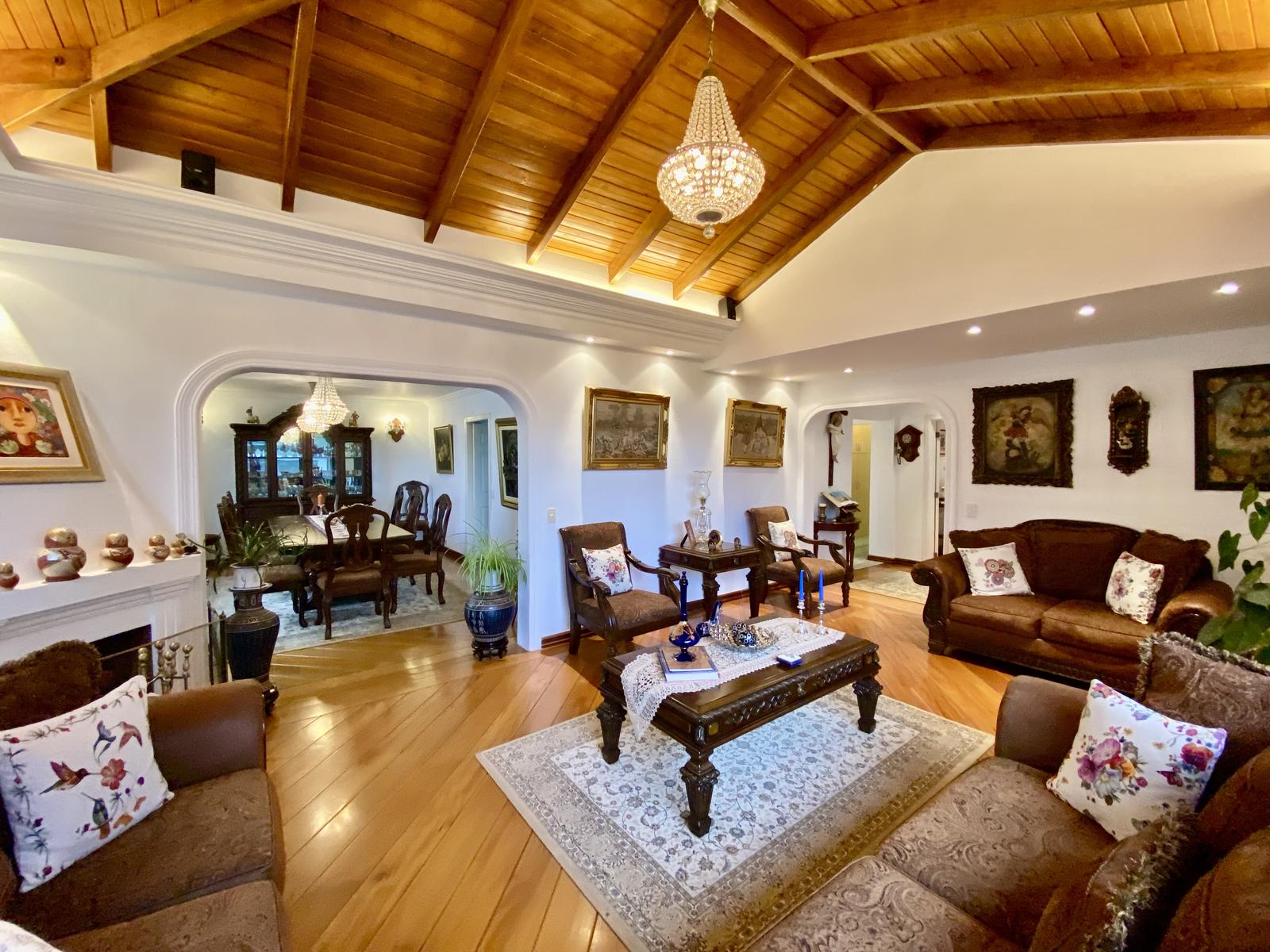 Casa en venta en Pichincha | Quito | El Condado, N73 - Ricardo Descalzi del Castillo al Oe6-878, 291 m²