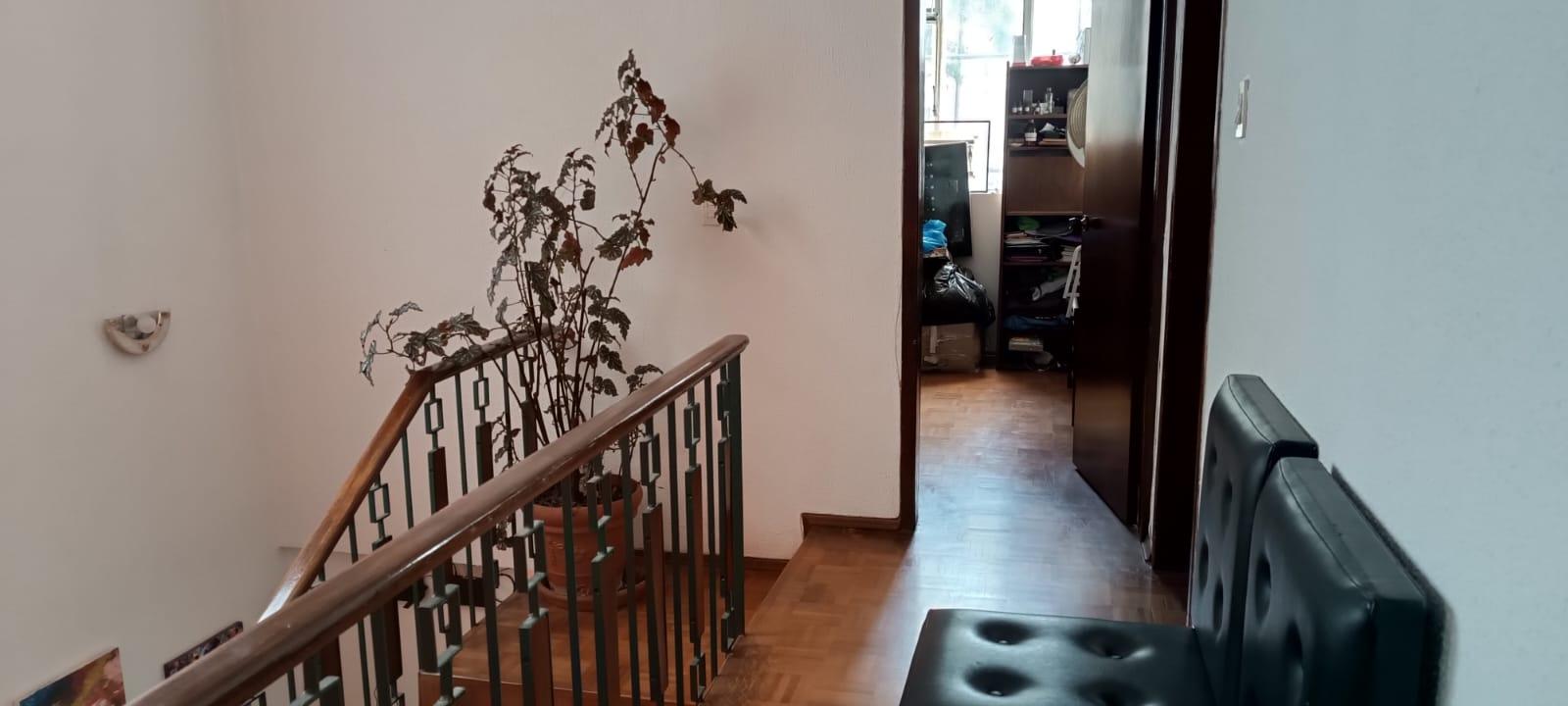 Spacious corner house with 2 stories on Isla Santa Fe and Isla Floreana streets, Plaza de Toros, Quito. 5